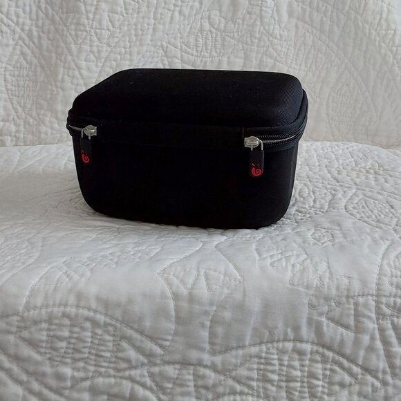 Steamfast SF-720 Mini Travel Steam Iron with Hermitshell Hard Travel Case - Picture 4 of 11